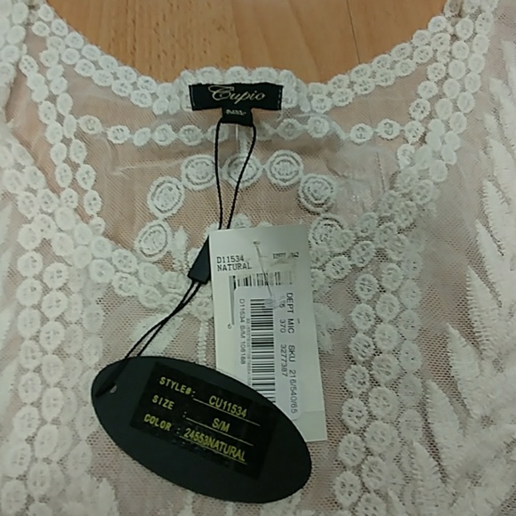 Cupio Embroidered Crocheted Lace Top - Picture 7 of 7